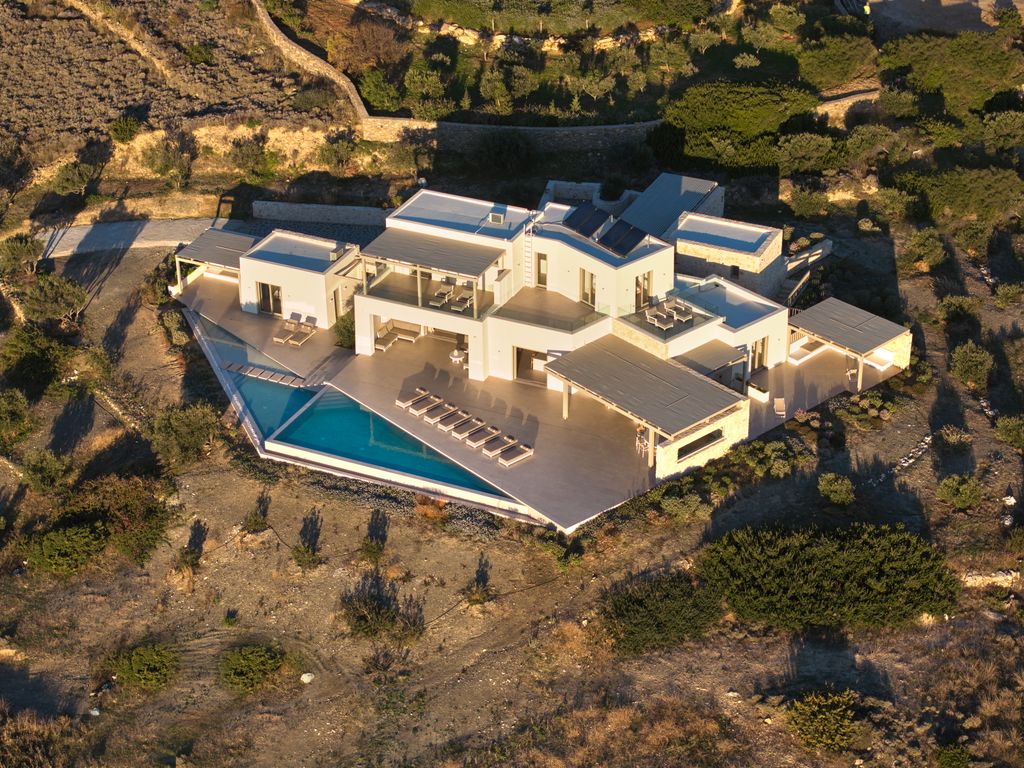 Property photo 2 of 38