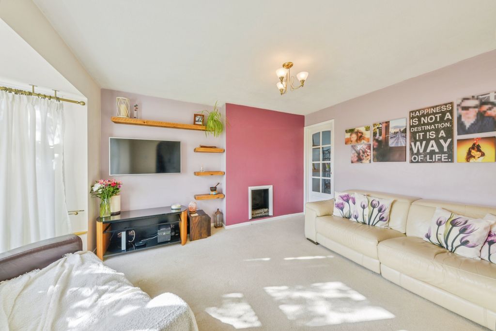 Property photo 2 of 20