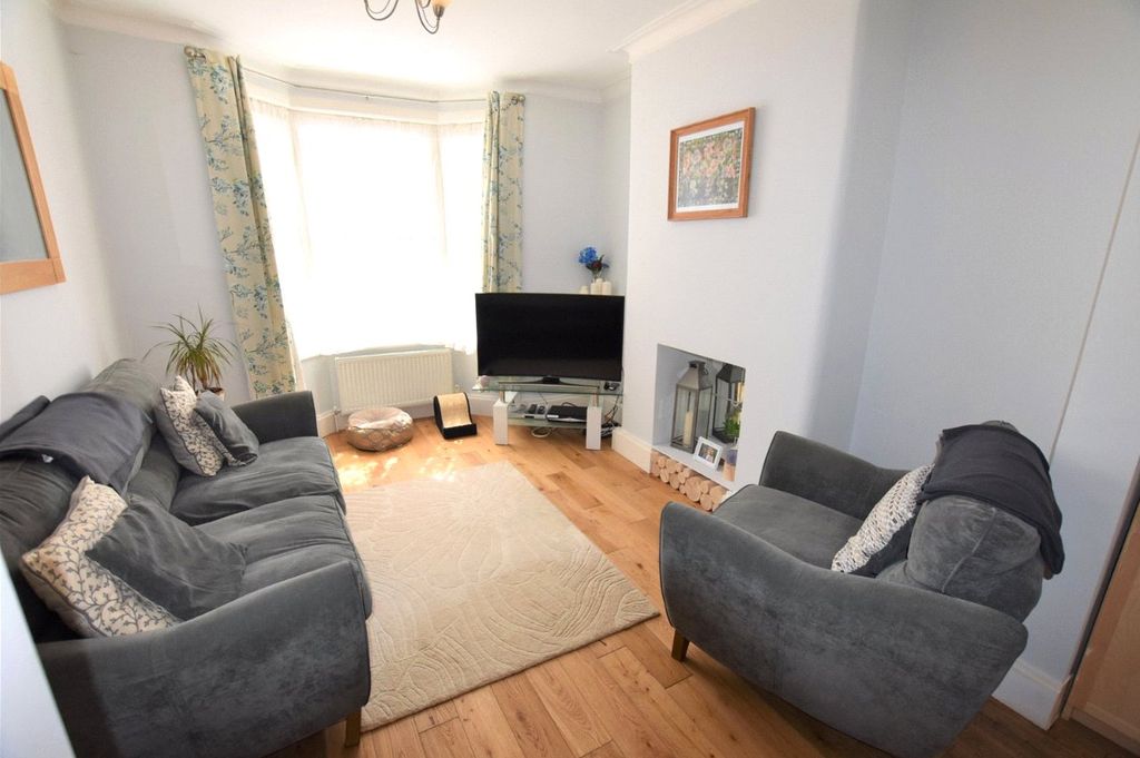 Property photo 2 of 12 Picture No. 11