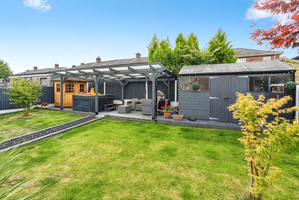 Property photo 2 of 17 Photo