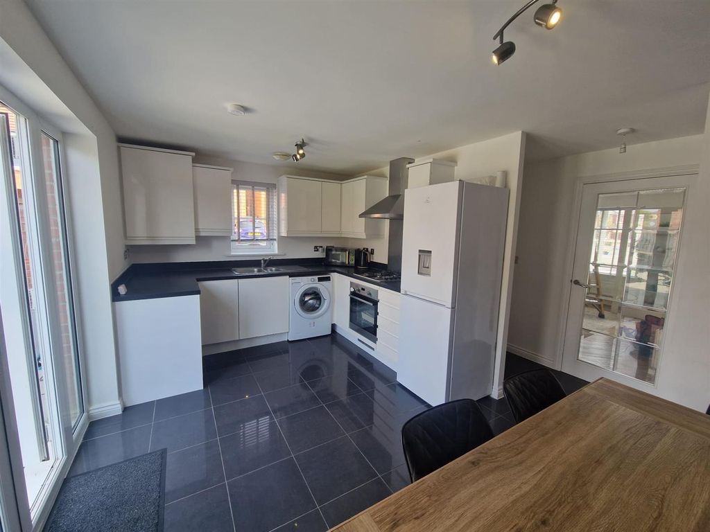 Property photo 3 of 21 Df6523Bc-c87d-4F82-B7A0-3B09Aa1Db5c5.Jpg