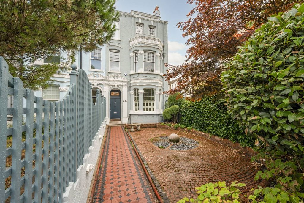 Property photo 1 of 31