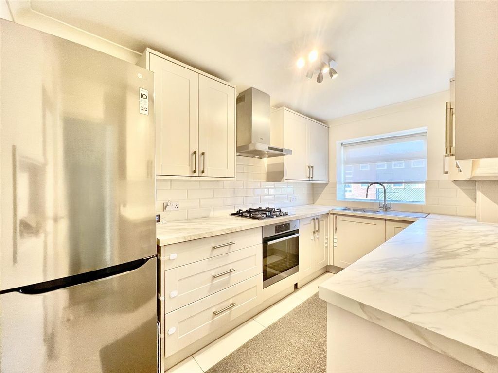Property photo 1 of 6 Kitchen