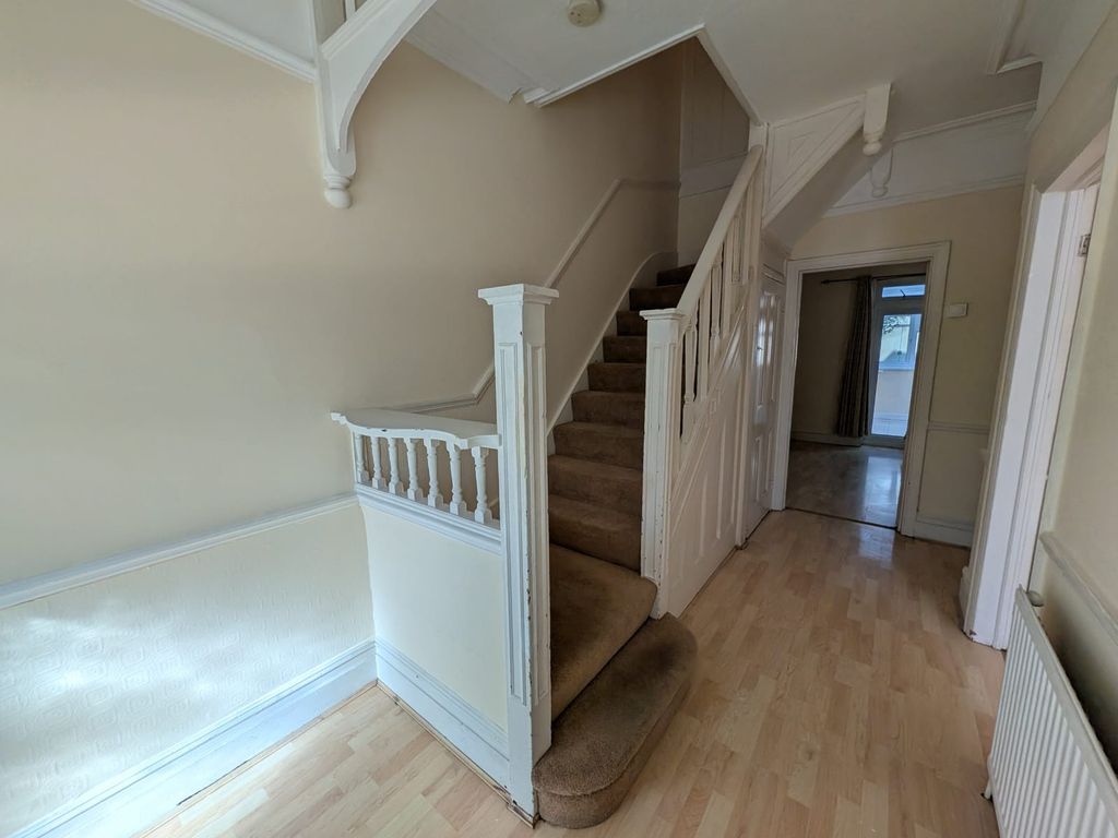 Property photo 3 of 28