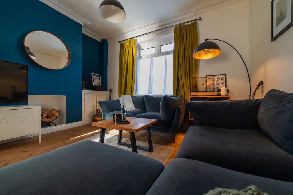 Property photo 2 of 27 Award-Winning Media Team On Every Listing_3