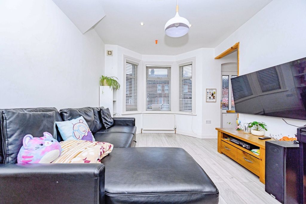 Property photo 2 of 17 Pbox-Img.Jpg