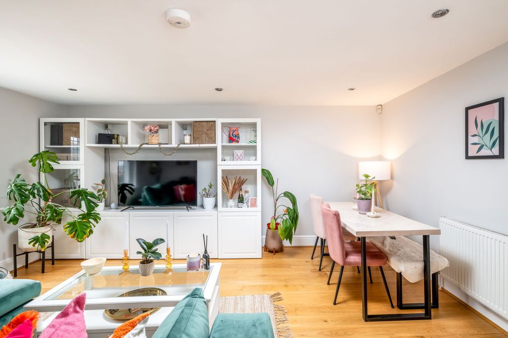 Property photo 3 of 54