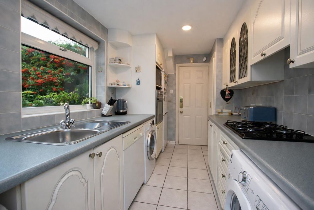 Property photo 3 of 18 06Aca30A-6A92-45E0-99c1-9Db29Cbf44d6.Png