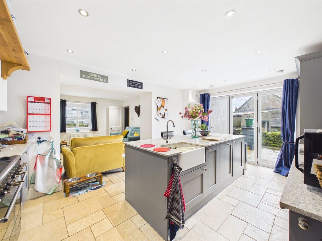 Property photo 2 of 20 Picture No. 23