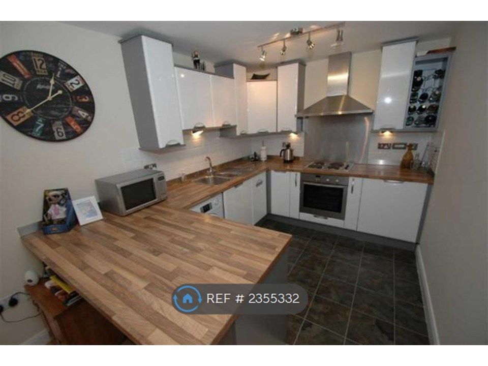Property photo 2 of 6 Kitchen