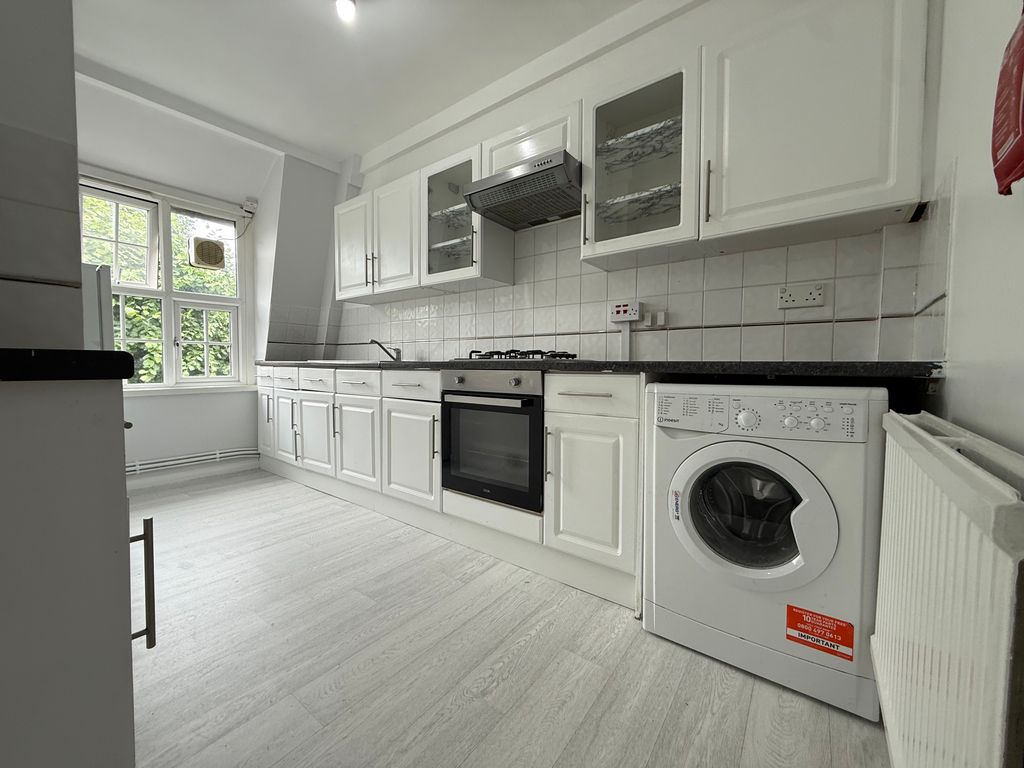 Property photo 2 of 11 Kitchen