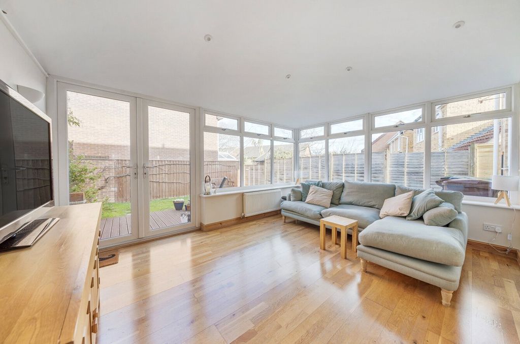 Property photo 2 of 12 Conservatory