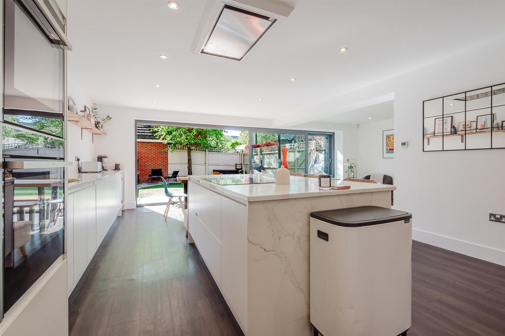 Property photo 2 of 33 Dining Kitchen