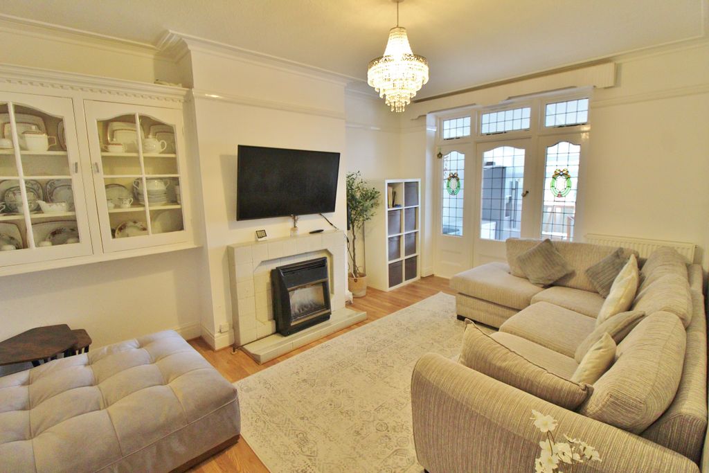 Property photo 2 of 17