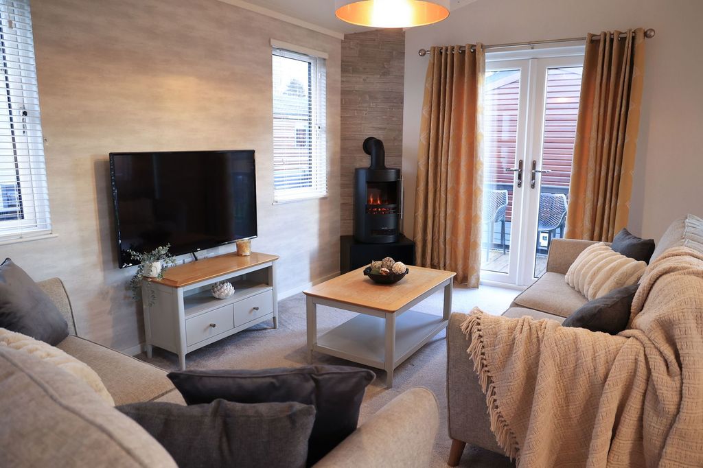 Property photo 2 of 38