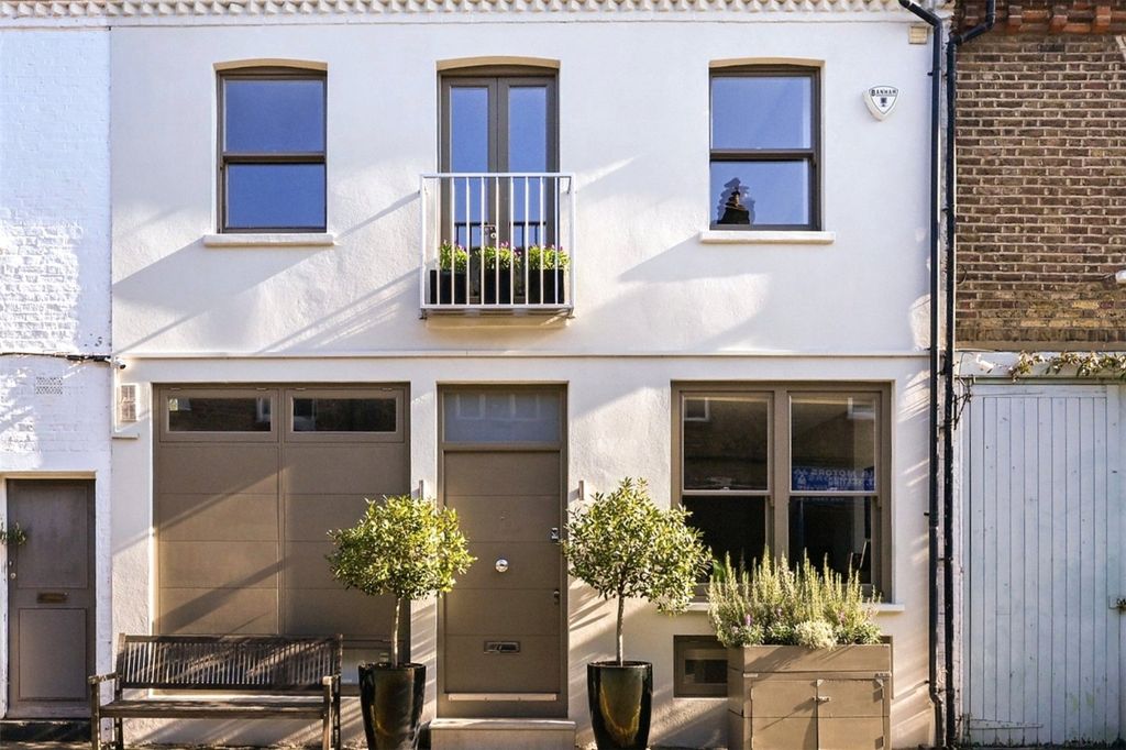 Property photo 3 of 16 Exterior