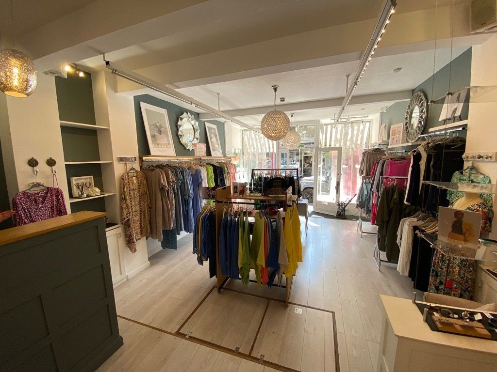 Property photo 3 of 9 Retail