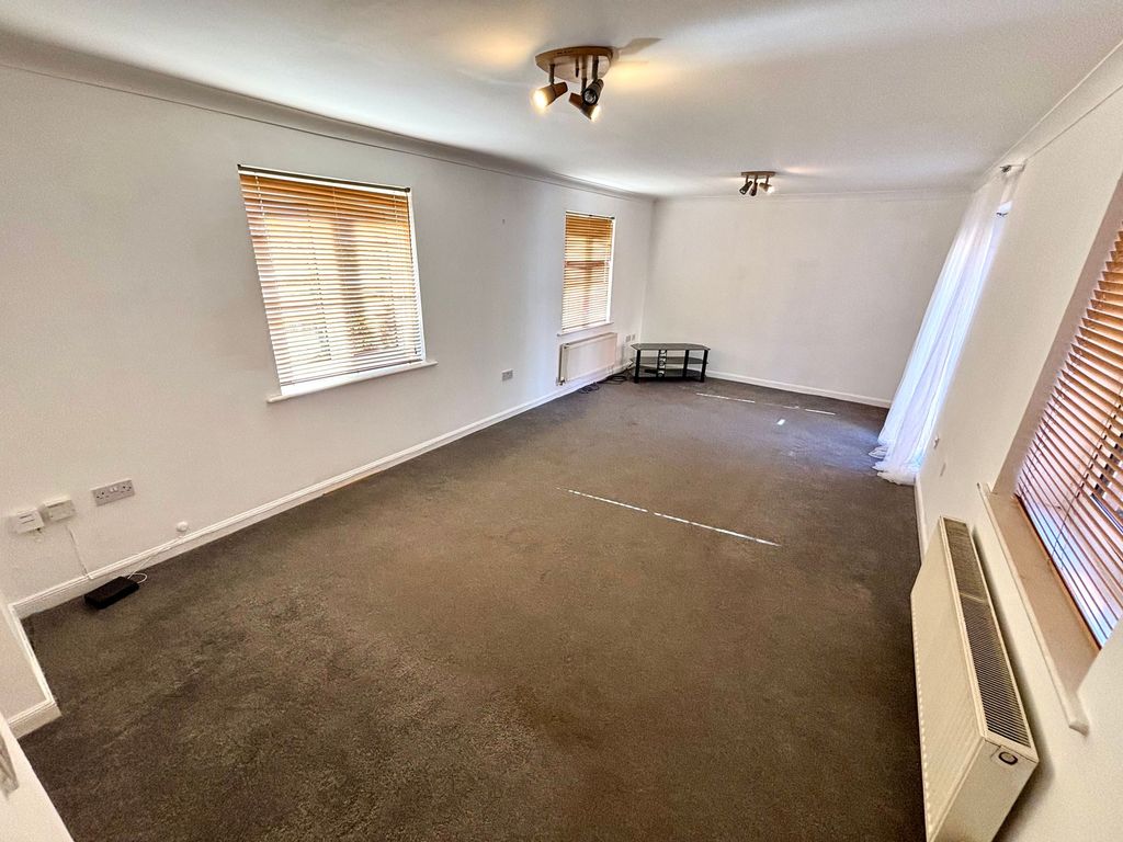 Property photo 2 of 36