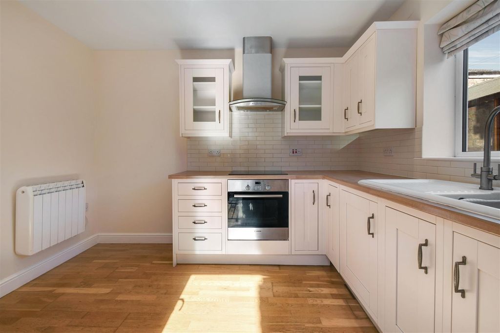 Property photo 3 of 13 Kitchen