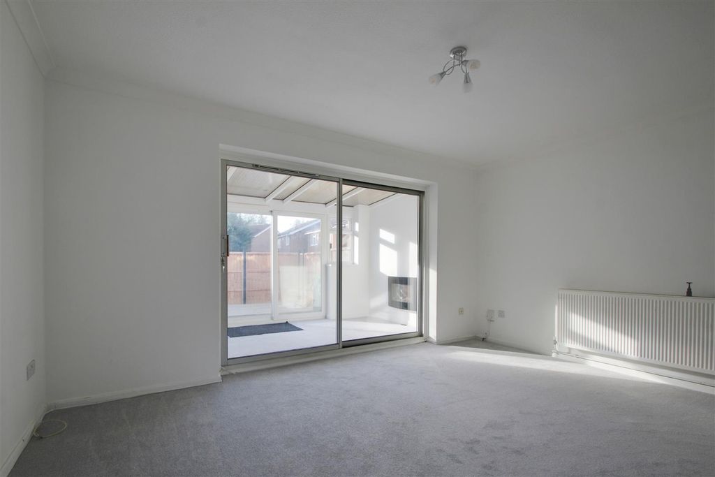 Property photo 3 of 10 Lounge