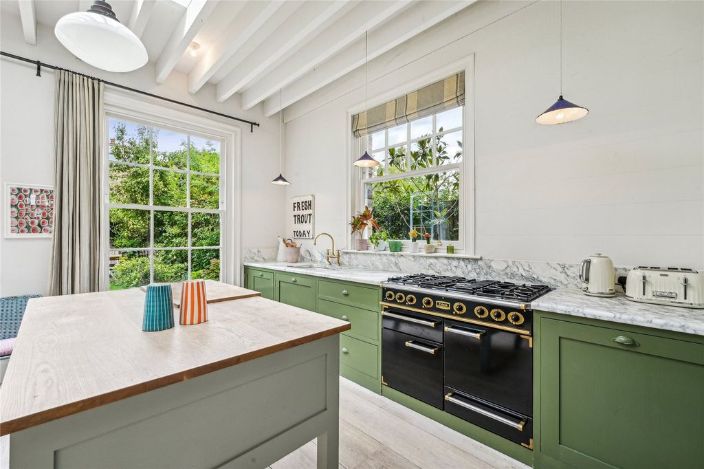 Property photo 3 of 21 Kitchen