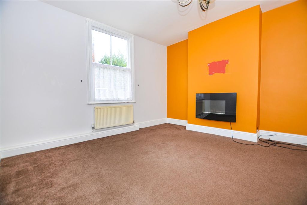 Property photo 3 of 18 Sitting Room