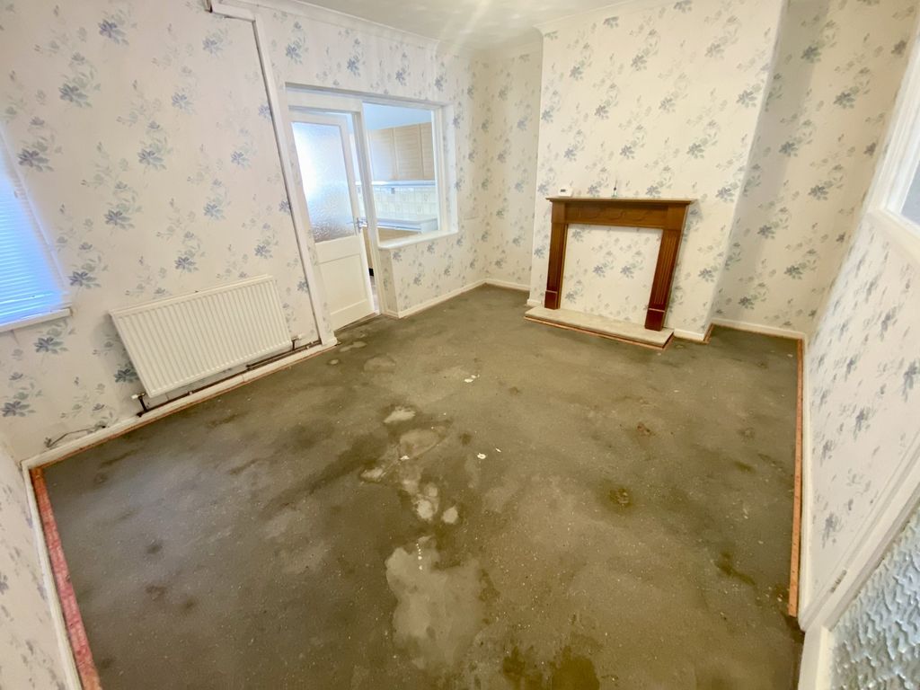 Property photo 3 of 10 Lounge