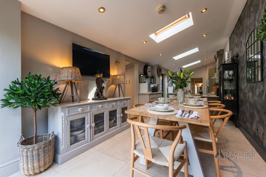 Property photo 2 of 52