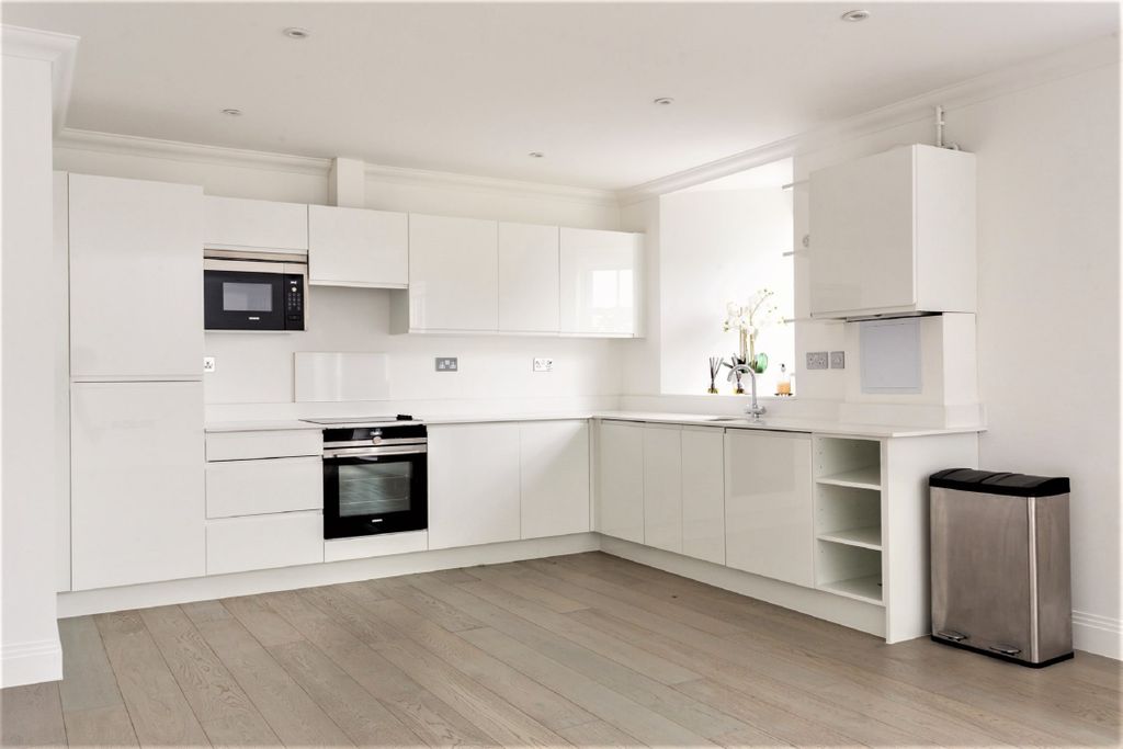 Property photo 3 of 11 Kitchen 2