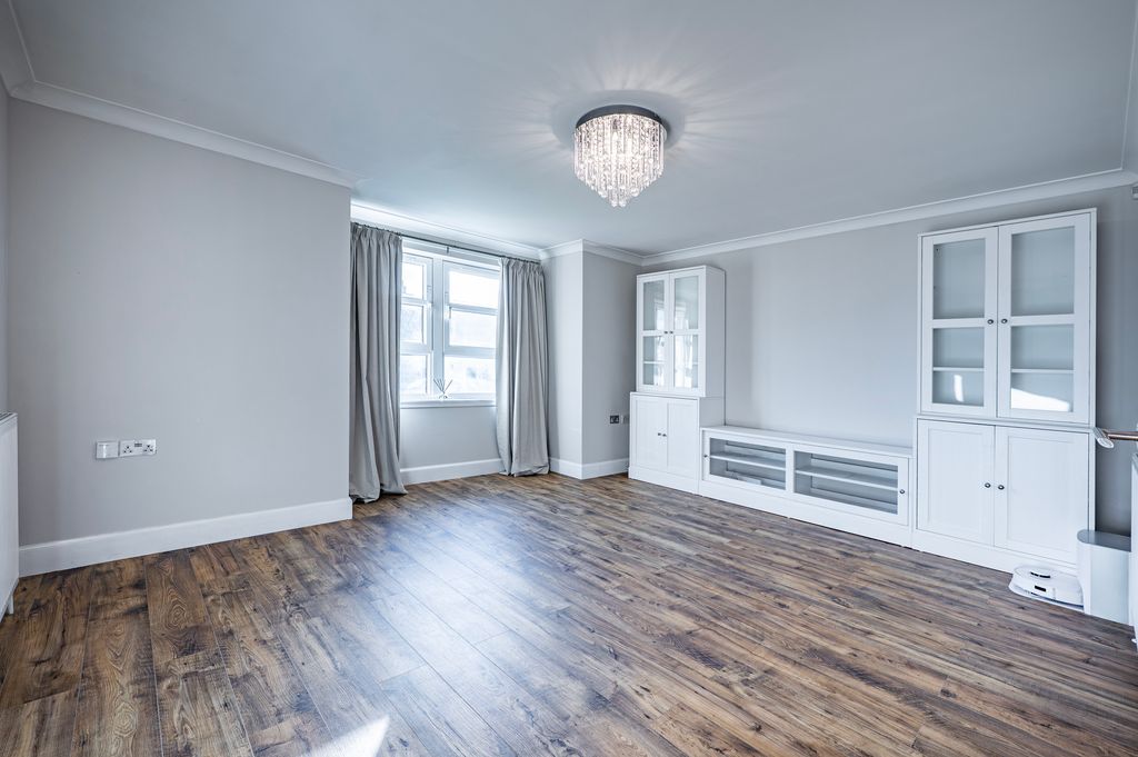 Property photo 2 of 33