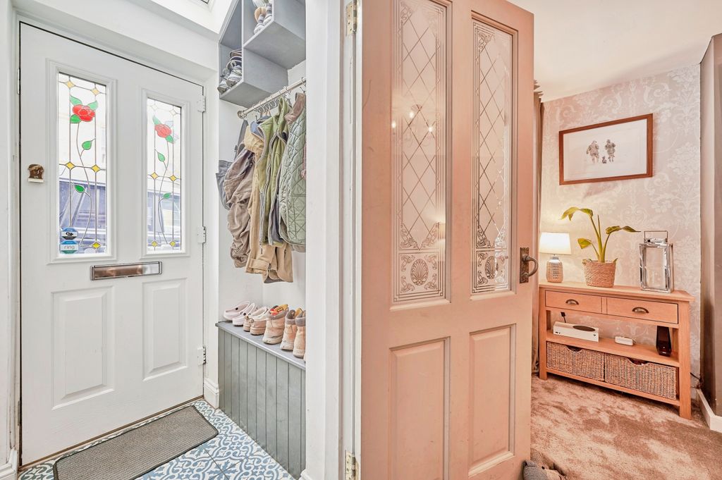 Property photo 2 of 17 Porch