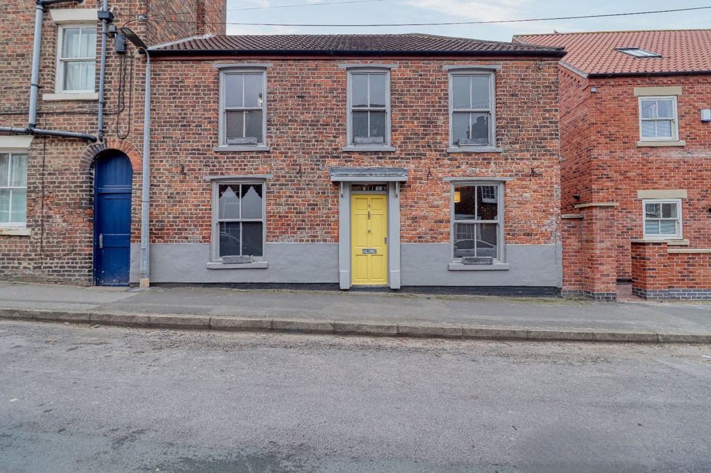 Property photo 1 of 13 Frontal