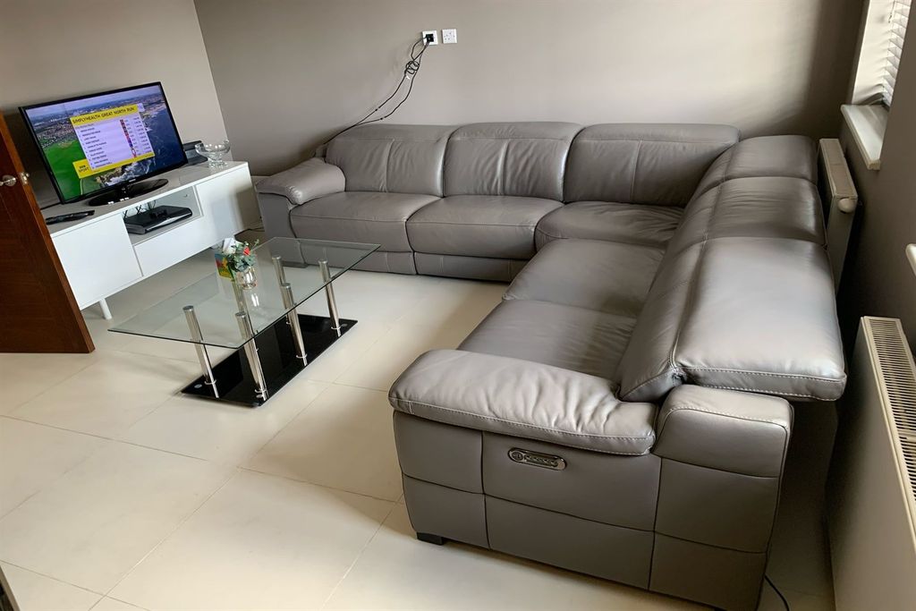 Property photo 1 of 8 (Main)