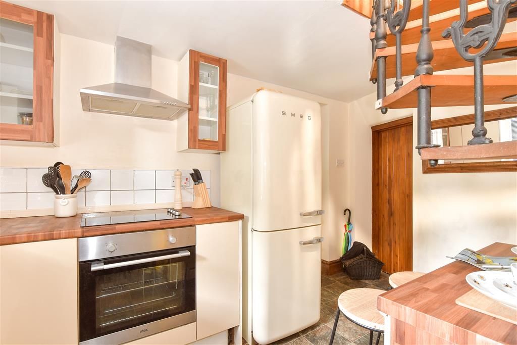 Property photo 3 of 11 Kitchen