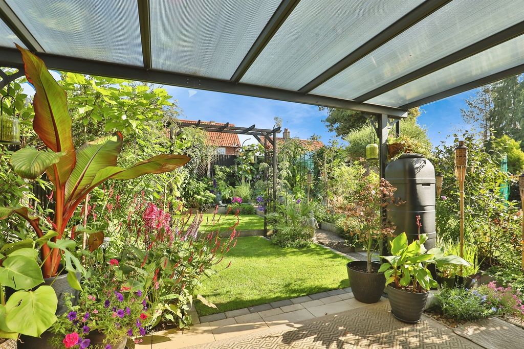 Property photo 2 of 17