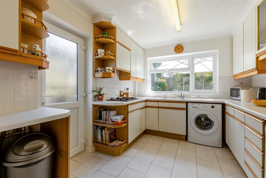 Property photo 2 of 20 8689507-Interior04.Jpg