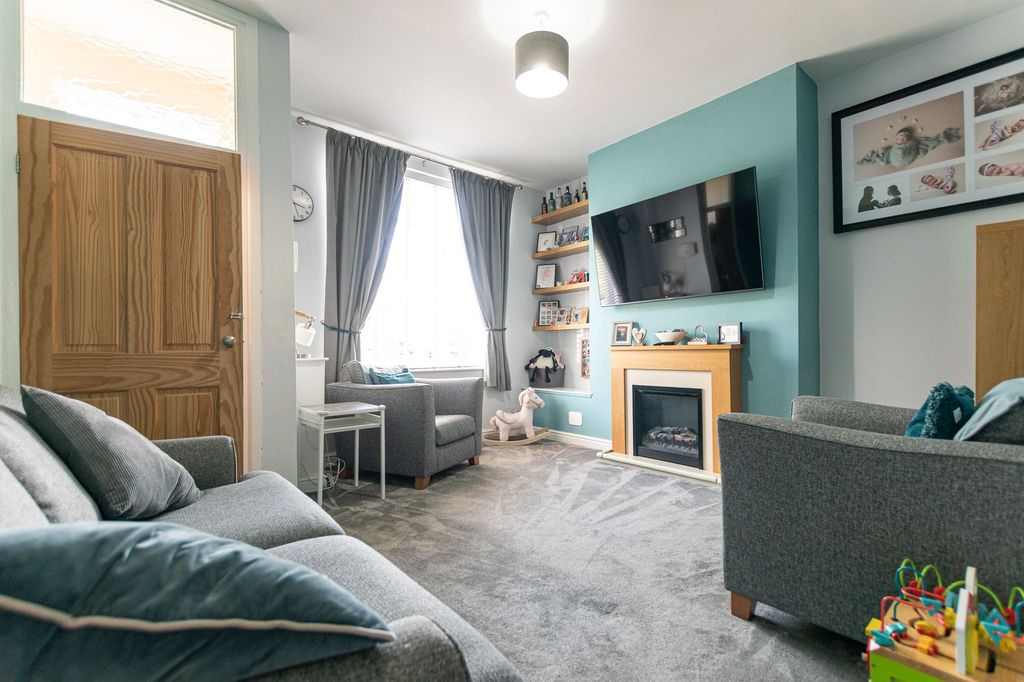 Property photo 2 of 12