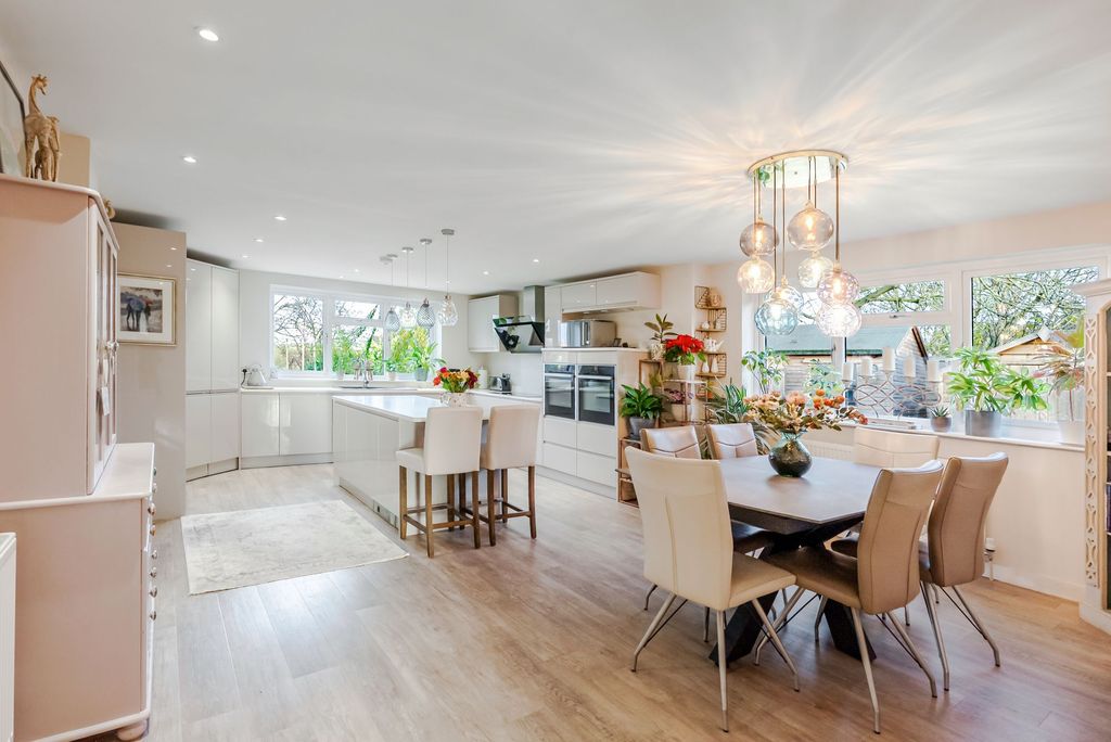 Property photo 3 of 31