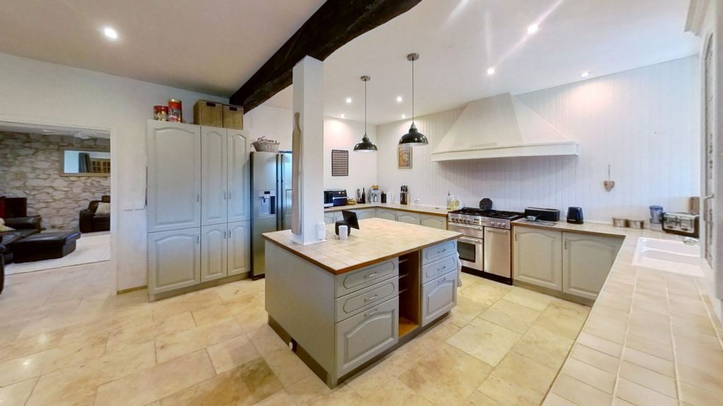 Property photo 2 of 23