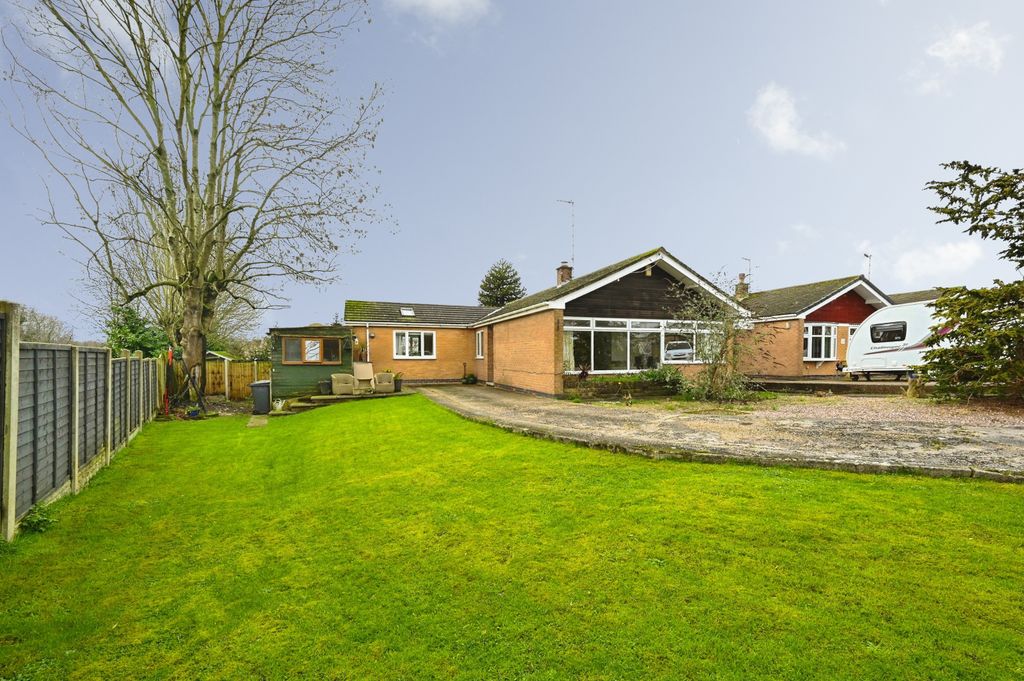 Property photo 1 of 15 Front Garden