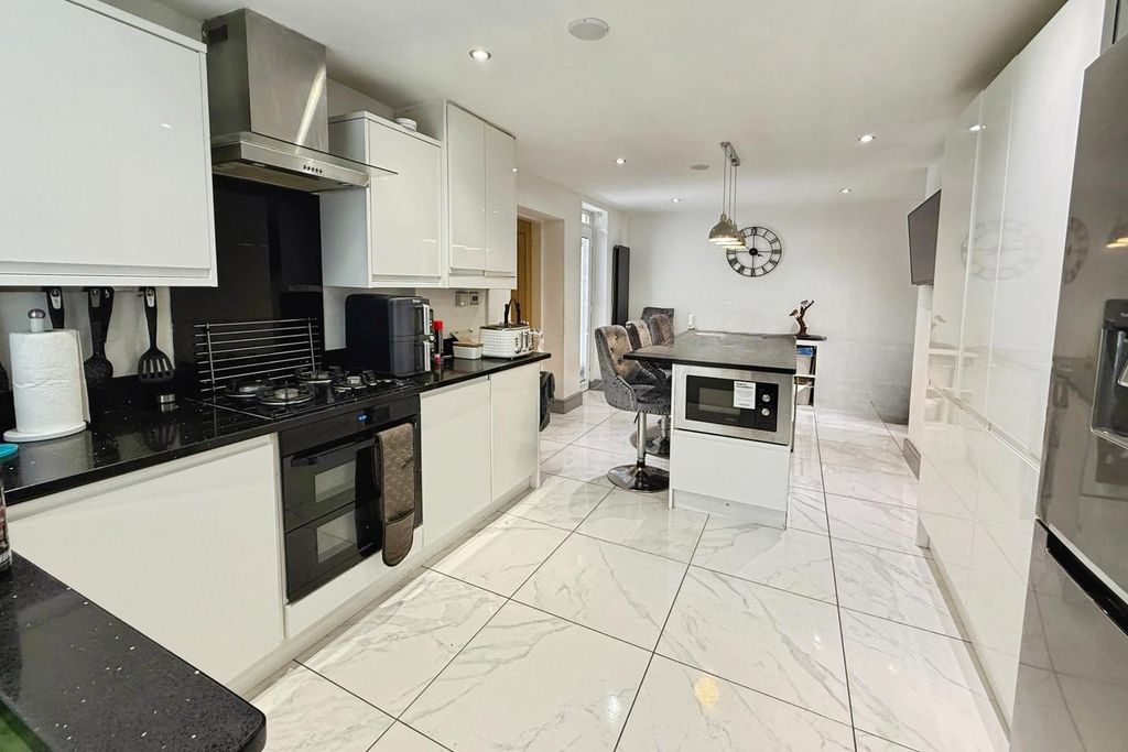 Property photo 3 of 15 Pbox-Img.Jpg