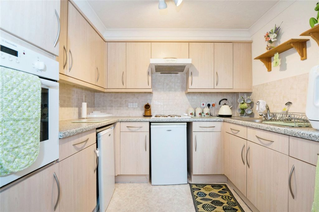 Property photo 2 of 12 Kitchen