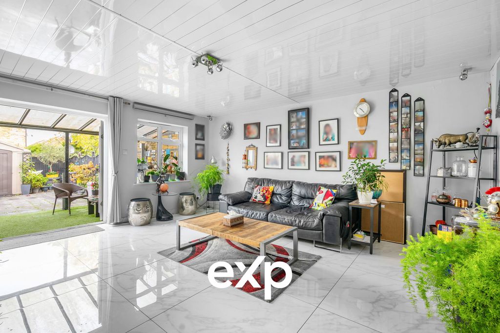 Property photo 3 of 21