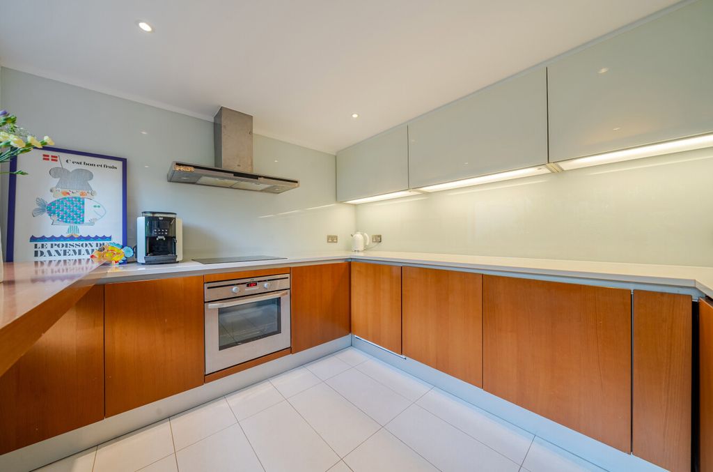Property photo 2 of 28 1520316-12-6Aa84A...