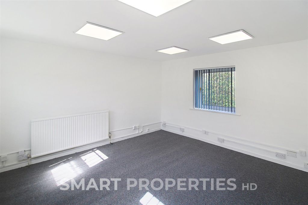 Property photo 2 of 8 Office 1