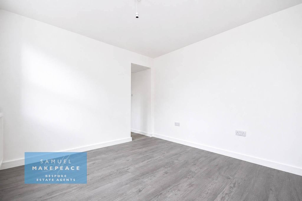 Property photo 3 of 11 Gallery
