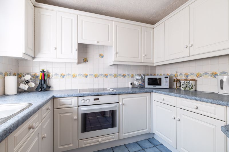 Property photo 3 of 18 Kitchen