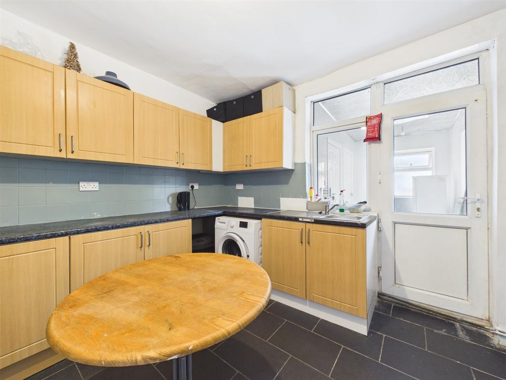 Property photo 3 of 13 Kitchen