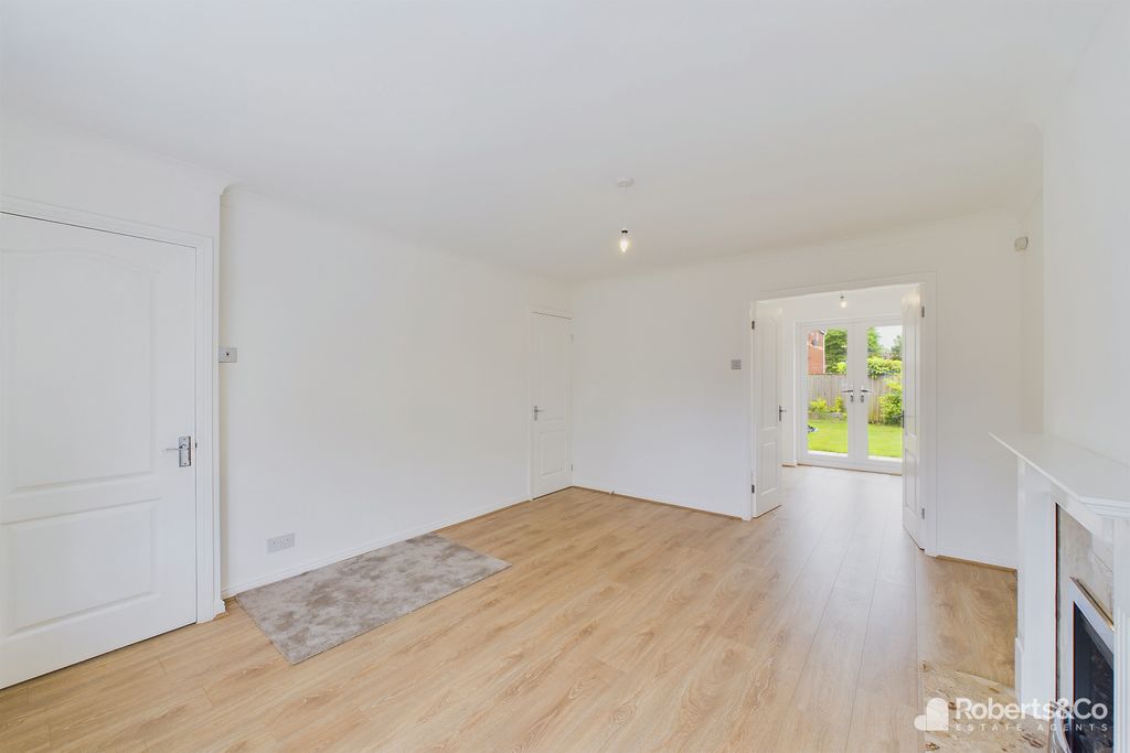 Property photo 3 of 11 Living Room/ Dining Room