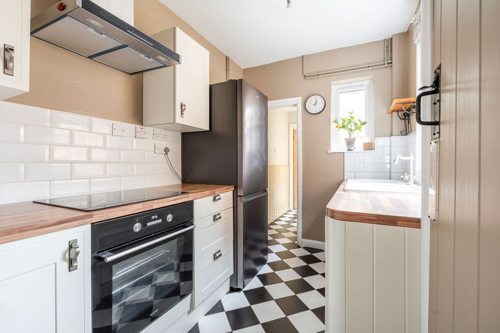 Property photo 2 of 21